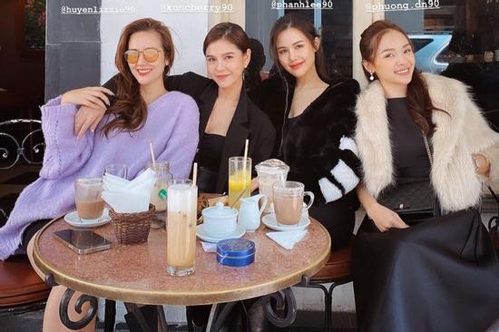 Hội quý cô 30 tuổi tụ họp đầu năm mới, toàn phu nhân tổng tài bảo sao đẹp thế