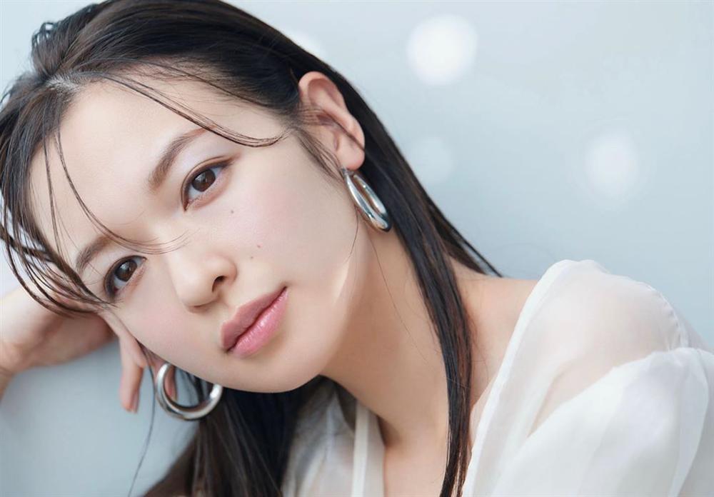 Ngày ra mắt, mẹ anh ấy dẫn theo một người đàn ông lạ, danh tính khiến tôi chết điếng-1