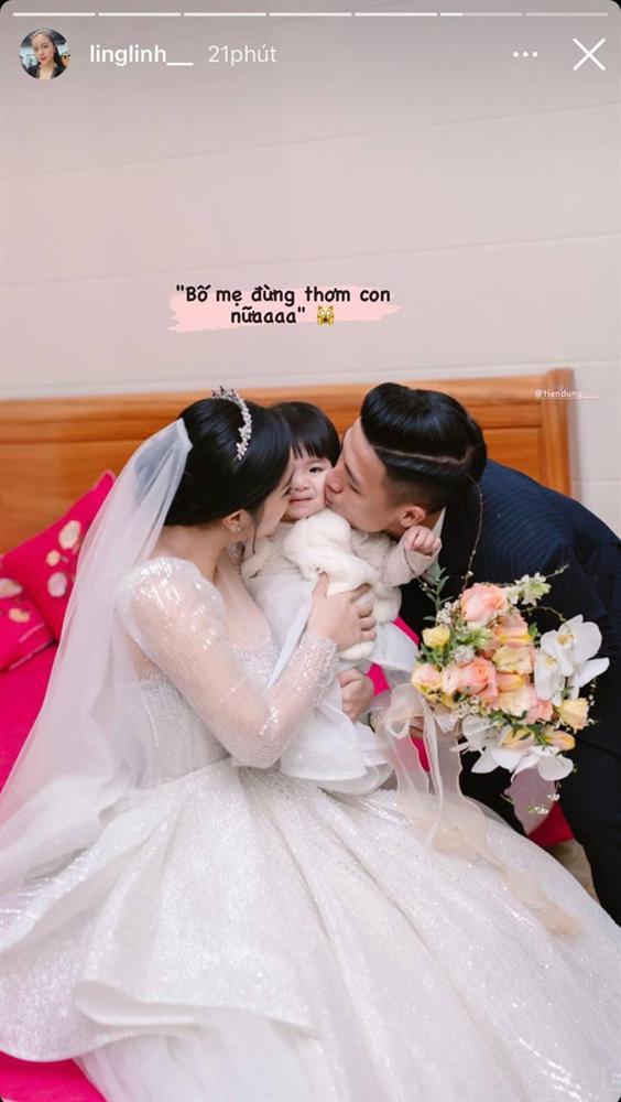 Bùi Tiến Dũng - Khánh Linh khóa môi, con gái 1 tuổi hờn dỗi quá đáng yêu-3