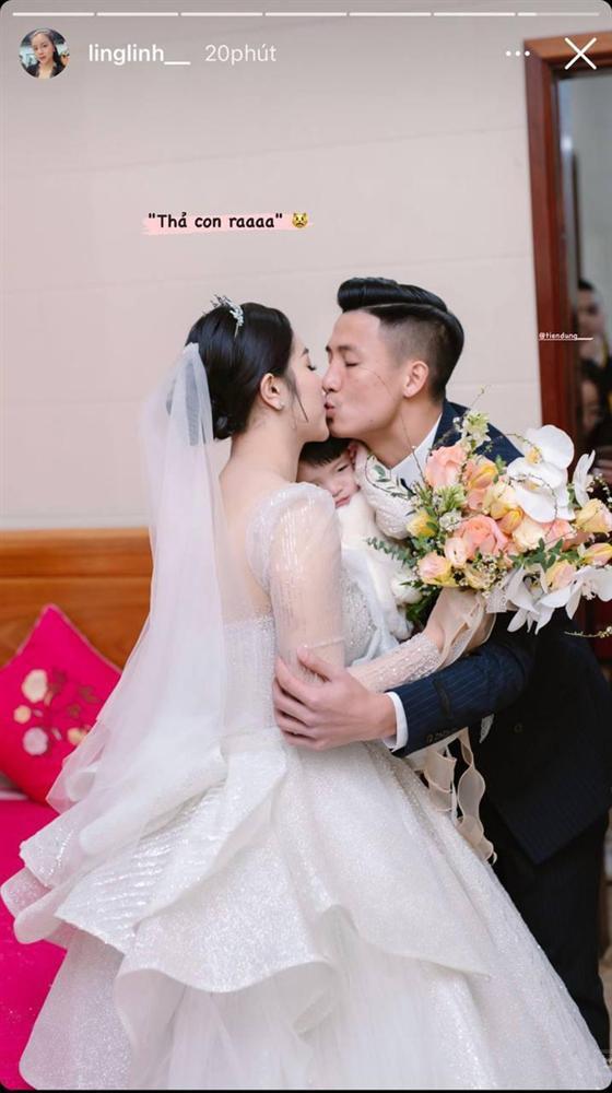 Bùi Tiến Dũng - Khánh Linh khóa môi, con gái 1 tuổi hờn dỗi quá đáng yêu-4