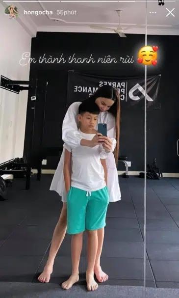 Nhìn ảnh Subeo đứng cạnh bà ngoại mới ngỡ ngàng cậu bé đã cao lớn thế này rồi-2