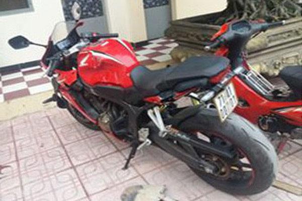 Clip: Phượt thủ vít 100km/h trên cầu Nhật Tân nhận cái kết thôi rồi!-2