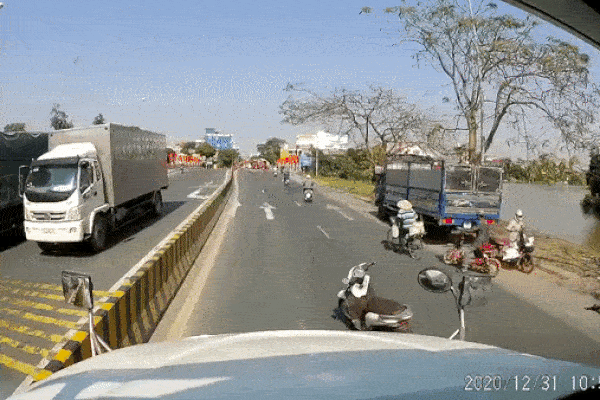 Clip: 6 đối tượng dàn ma trận làm bảo vệ rối não, quay cuồng không cản được-2