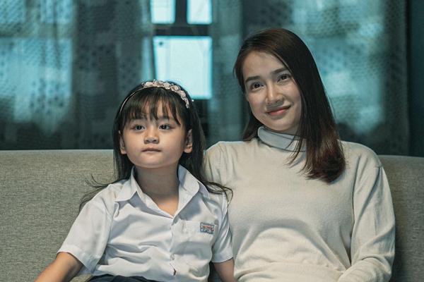 Nhã Phương eo nhỏ siêu thực vừa đúng 1 vòng tay Trường Giang-15