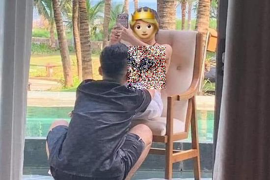 Anh chồng tâm lý nhất MXH: Dùng tay 'nâng ngực' giúp vợ chụp ảnh 'tự sướng'