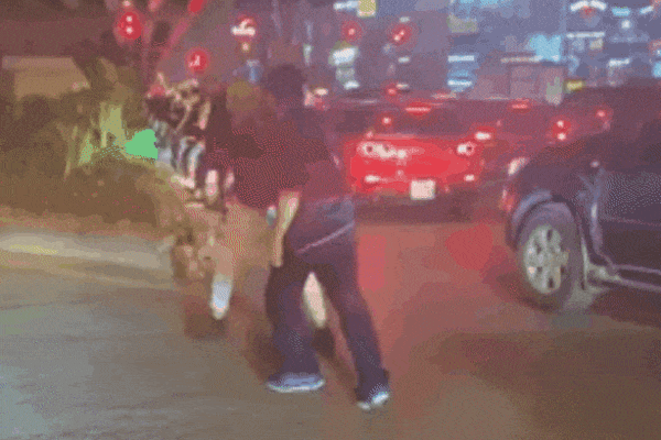 Tài xế đánh nam thanh niên chảy máu mũi, gãy răng ở Hà Nội khai gì?