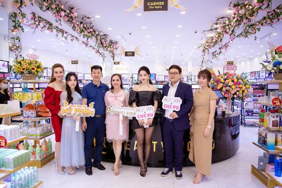 Chi Pu lộng lẫy dự khai trương chi nhánh mới AB Beauty World