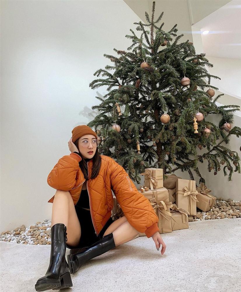 ‘Học lỏm’ chiêu mix đồ với boots cao cổ từ Ngọc Trinh, Hà Tăng-8