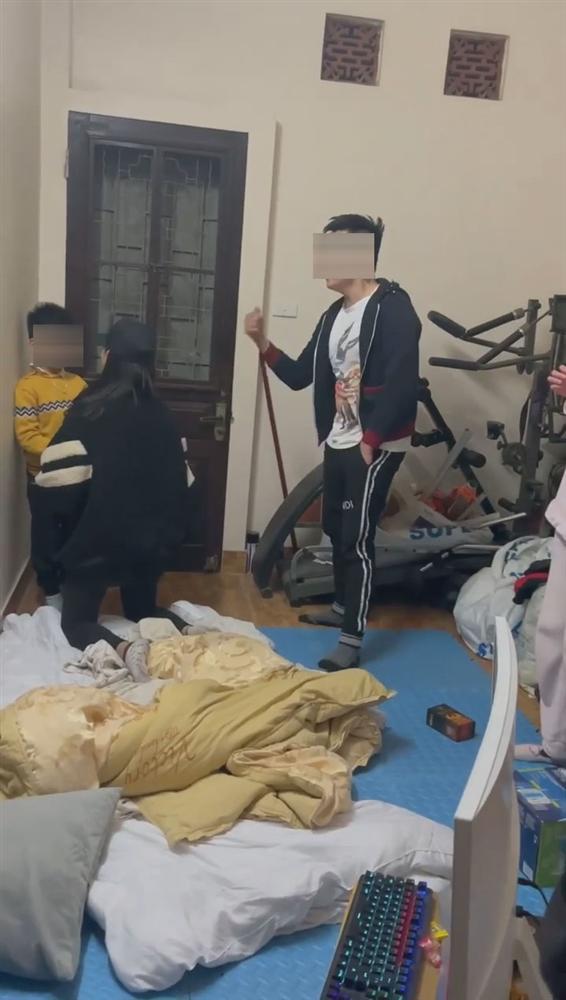 Loạt clip đấu tố trước mặt con của cặp vợ chồng hot Hà thành: Xót xa biểu cảm đứa bé-2