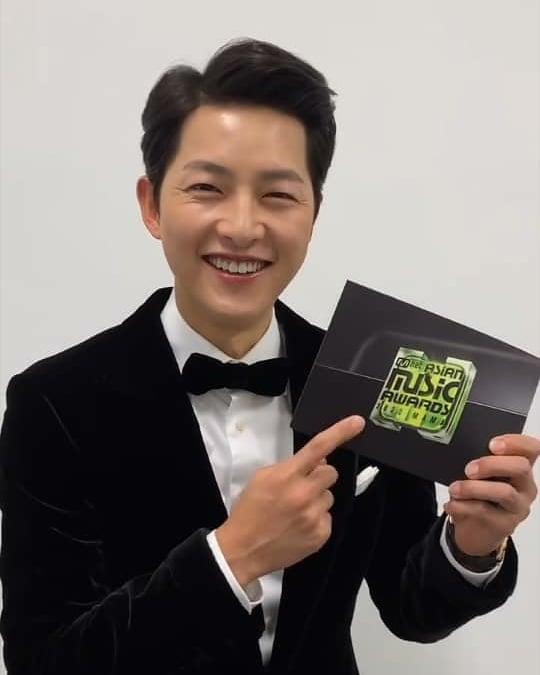 Nam thần Song Joong Ki bị chê tiều tụy, xuống sắc-3