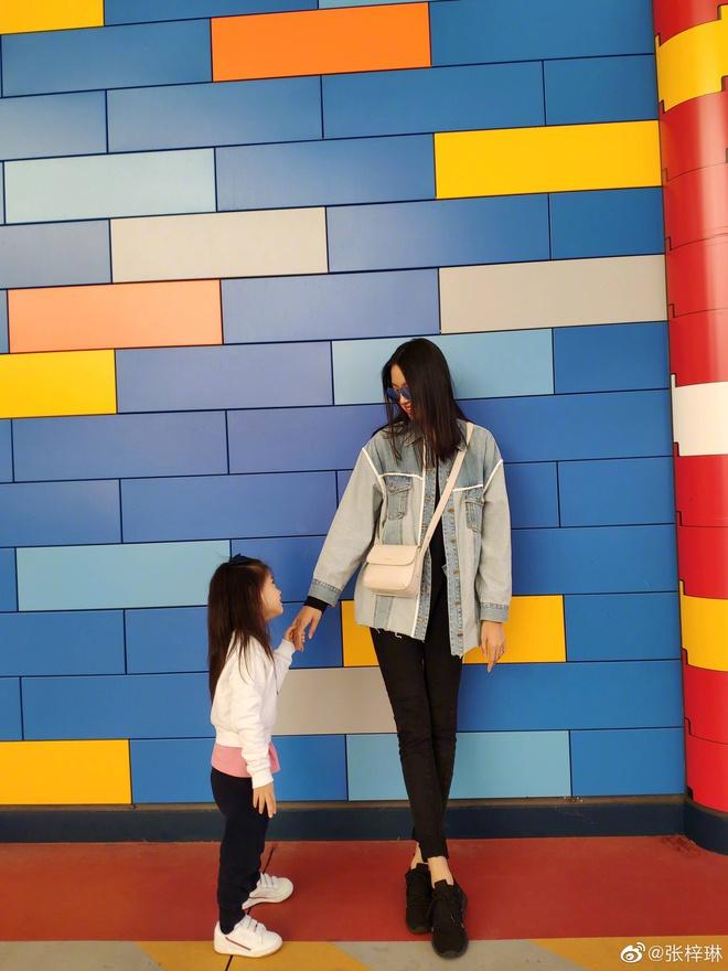 Đời đối lập của Hoa hậu Thế giới Trương Tử Lâm và Vu Văn Hà-6