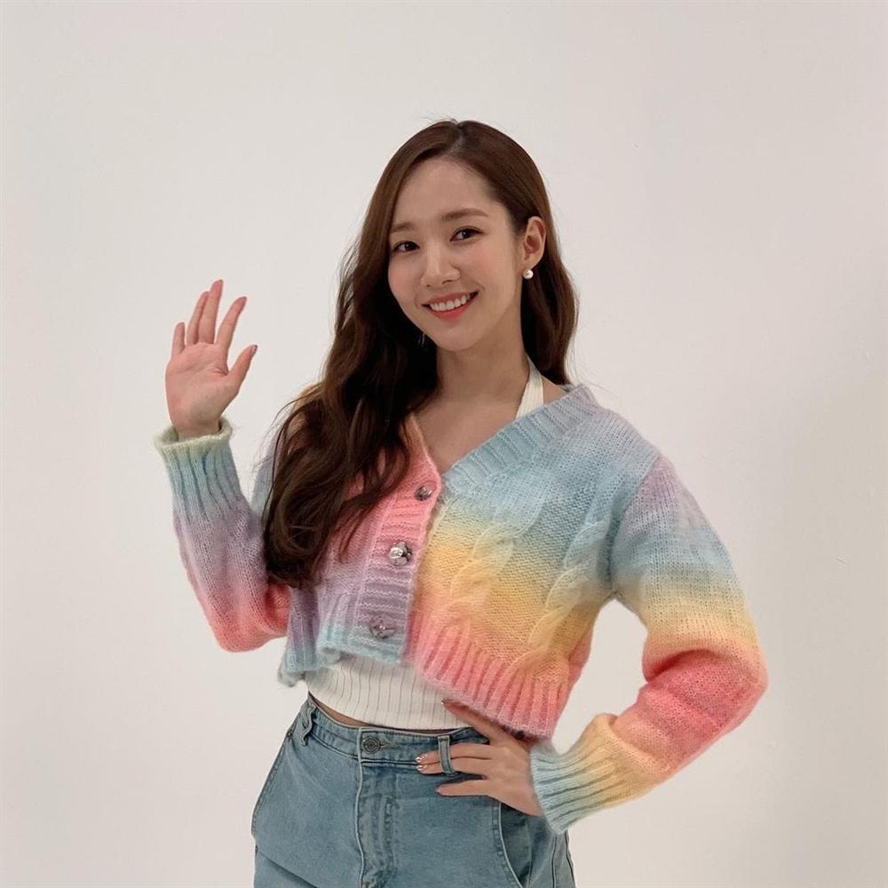 Jisoo sang chảnh hóa đồ bình dân, lấn át cả Park Min Young khi đụng hàng-4