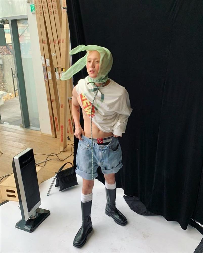 Style thời trang kì quái, ngày càng phản cảm của HyunA và bạn trai-11