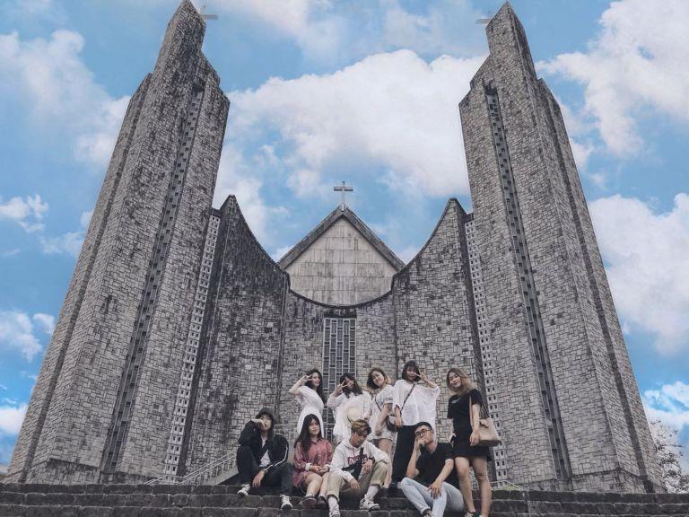 Đổi gió check-in ngay tại nhà thờ có kiến trúc đẹp như châu Âu ở Huế mộng mơ-6