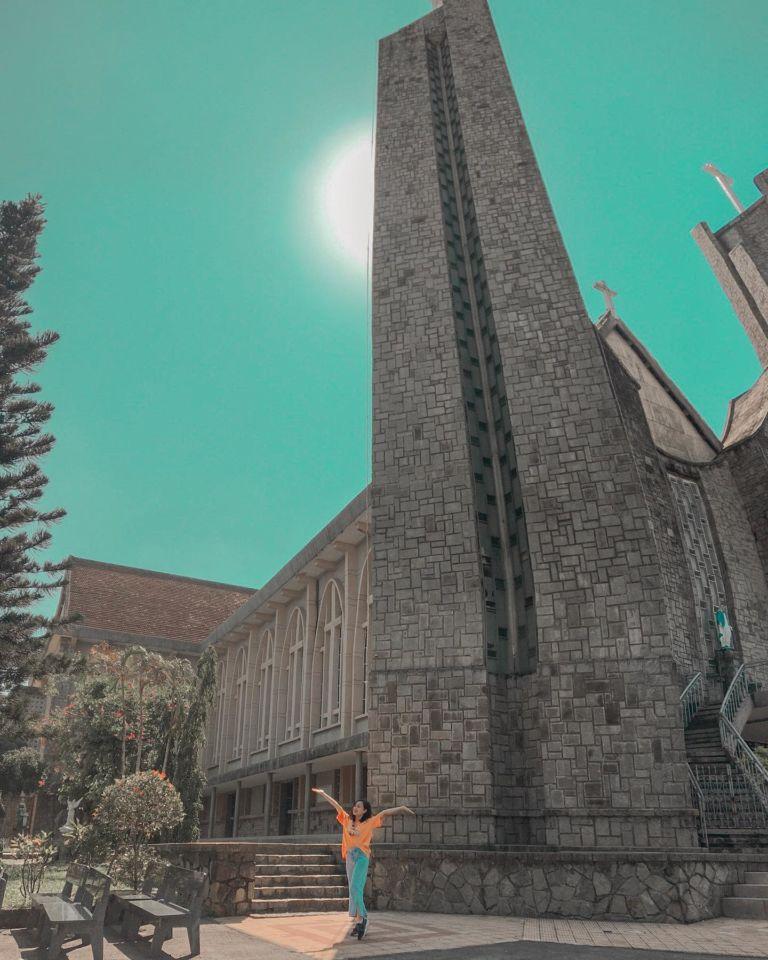 Đổi gió check-in ngay tại nhà thờ có kiến trúc đẹp như châu Âu ở Huế mộng mơ-7