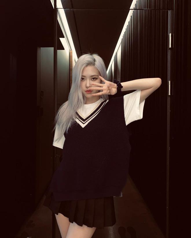 Học Jennie, Rosé BLACKPINK biến hóa phong cách với gile len-2
