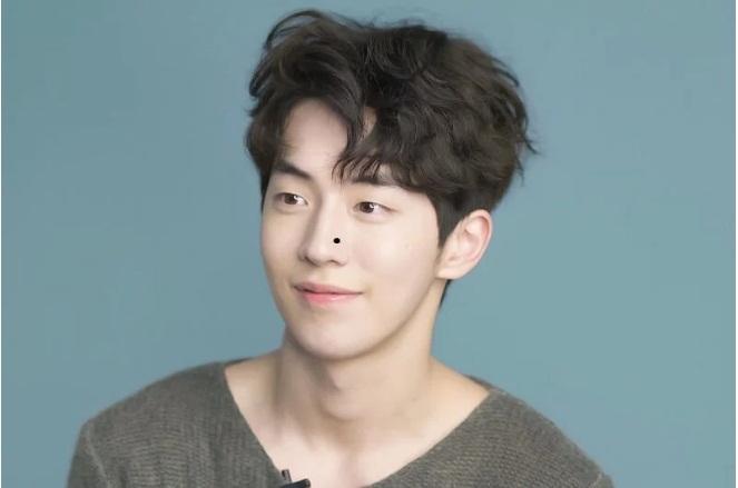 Đàn ông sở hữu nốt ruồi ở 1 trong 4 vị trí này là người công danh hiển hách, có số làm quan to-2