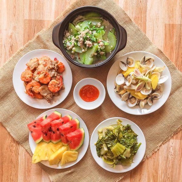 Gái đảm được khen nức nở với mâm cơm dưới 200k cho 6 người ăn-2