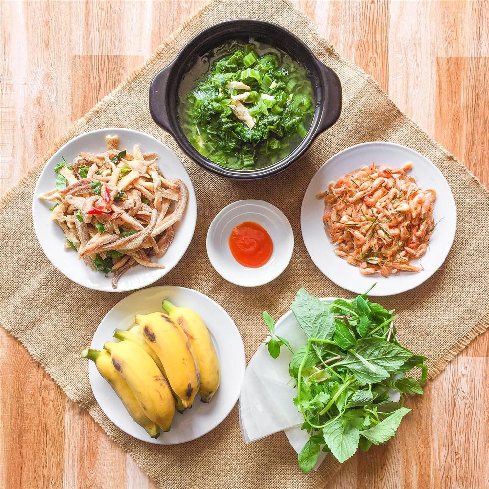 Gái đảm được khen nức nở với mâm cơm dưới 200k cho 6 người ăn-3