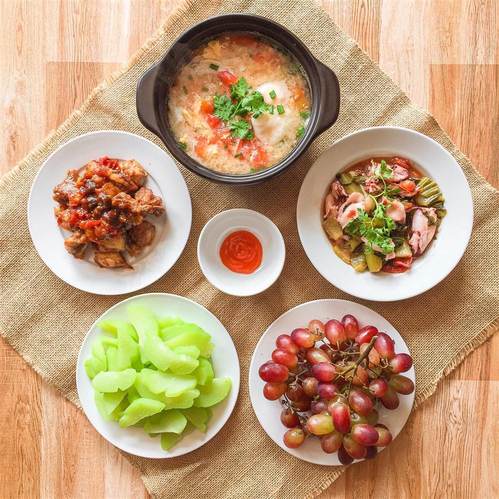 Gái đảm được khen nức nở với mâm cơm dưới 200k cho 6 người ăn-4