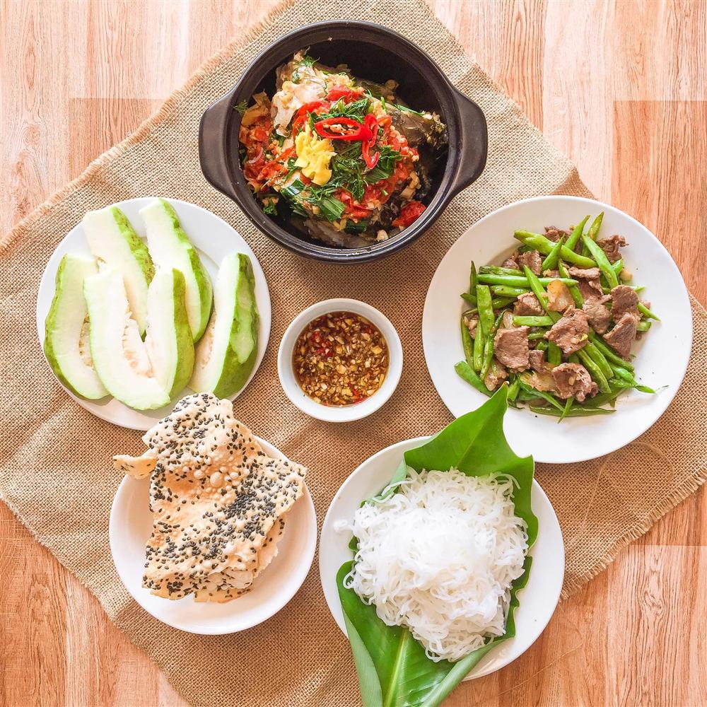 Gái đảm được khen nức nở với mâm cơm dưới 200k cho 6 người ăn-5