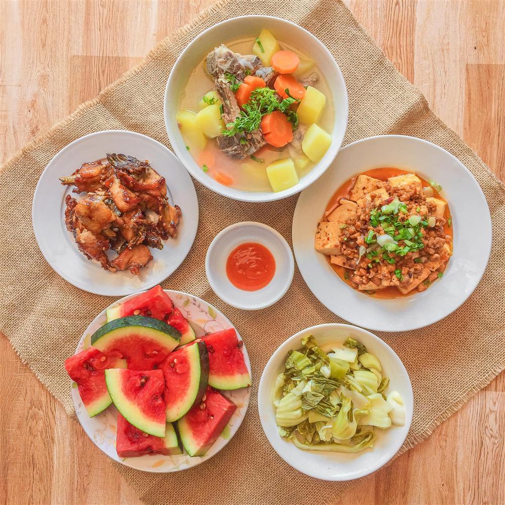 Gái đảm được khen nức nở với mâm cơm dưới 200k cho 6 người ăn-7