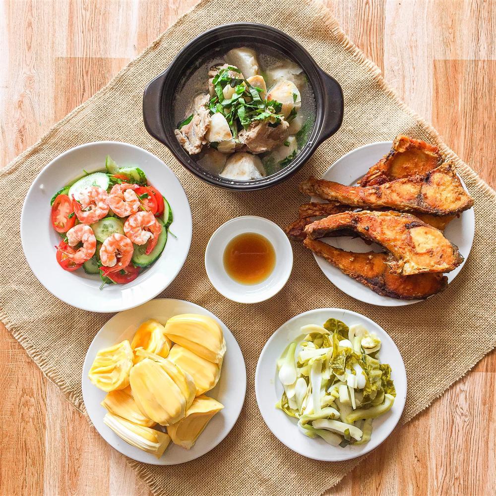 Gái đảm được khen nức nở với mâm cơm dưới 200k cho 6 người ăn-10