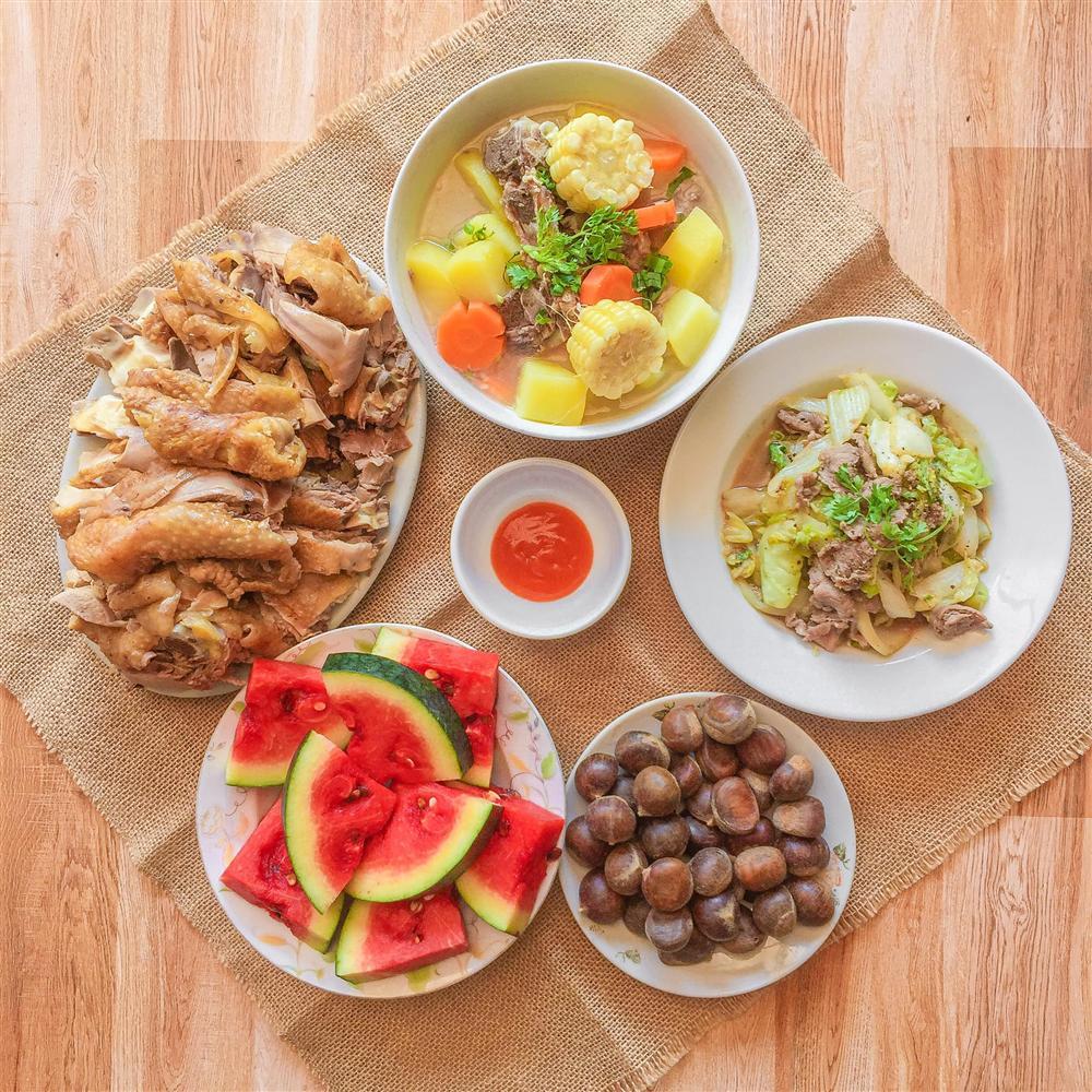 Gái đảm được khen nức nở với mâm cơm dưới 200k cho 6 người ăn-11