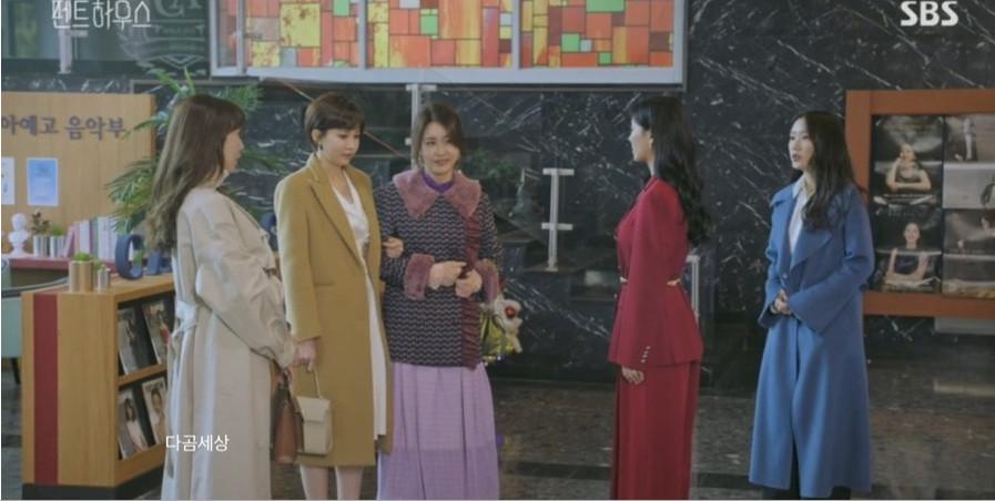 BST túi hiệu đắt đỏ của chị đẹp Lee Ji Ah (Shim Su-ryun) phim Penthouse-9