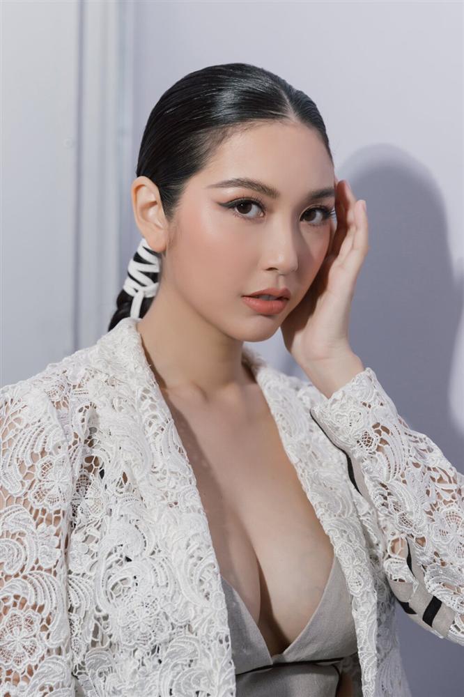 Á hậu Thúy Vân chiếm spotlight với vòng 1 ngộp thở chuẩn mẹ bỉm sữa-7