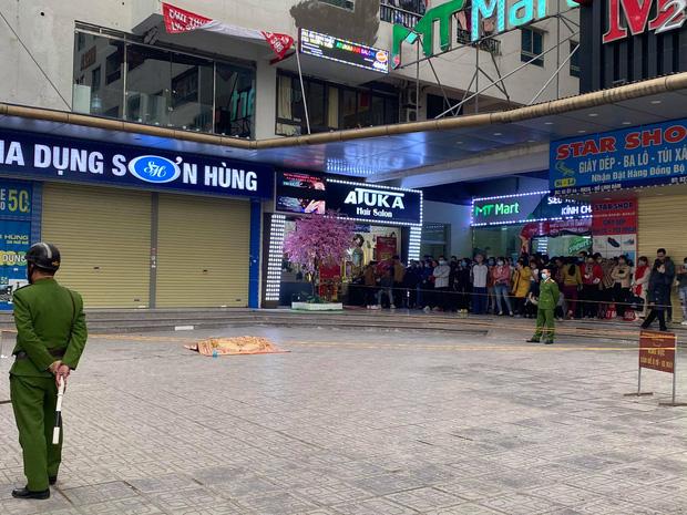 Hà Nội: Người đàn ông rơi từ tầng 15 chung cư HH Linh Đàm tử vong, người thân đau đớn khóc ngất-1