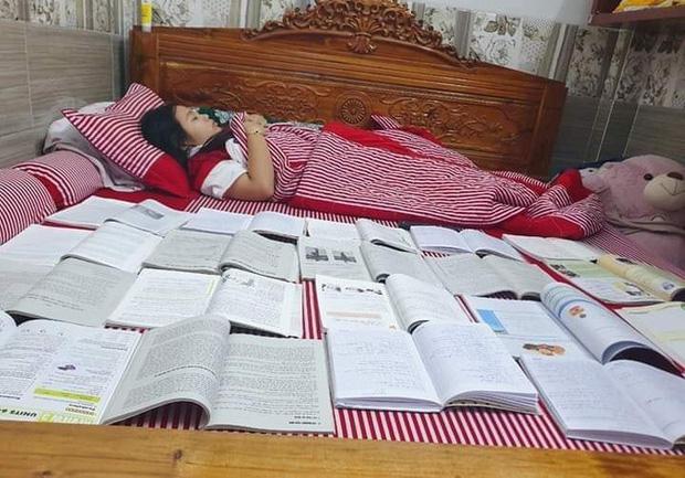 Loạt ảnh học trò khổ luyện trước ngày thi-10