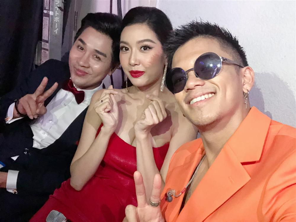 Á hậu Thúy Vân chiếm spotlight với vòng 1 ngộp thở chuẩn mẹ bỉm sữa-5