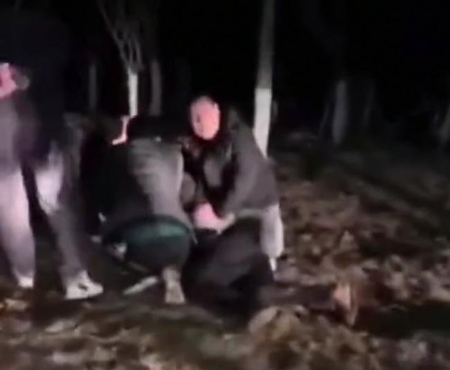 Xôn xao thầy hiệu trưởng bị bắt quả tang khi đang mây mưa với nữ giáo viên-1