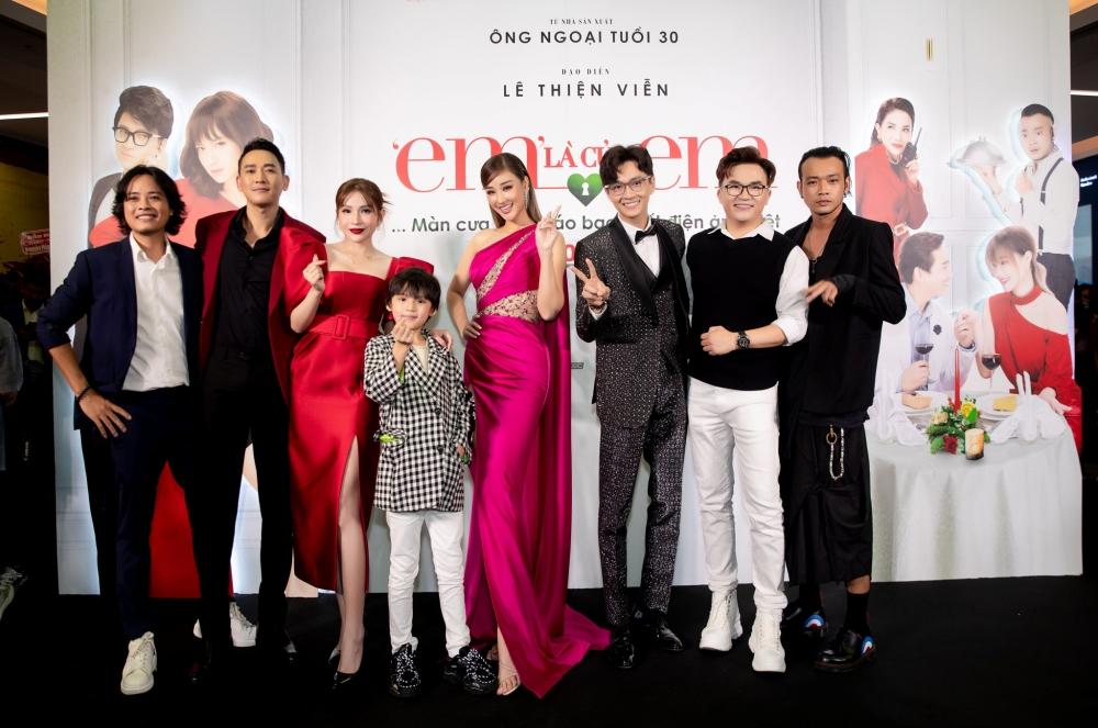 Nửa showbiz đến xem Ngô Kiến Huy giả gái: Mai Phương Thúy đẹp lấn át Hoa hậu Việt Nam-1