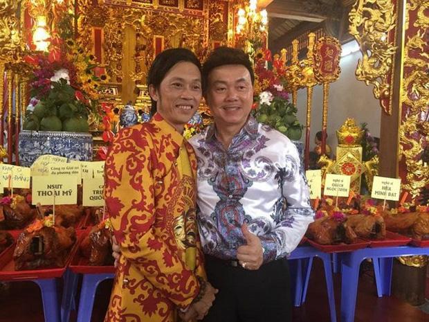 Bàn thờ cố nghệ sĩ Chí Tài trong nhà thờ Tổ 100 tỷ của Hoài Linh-2