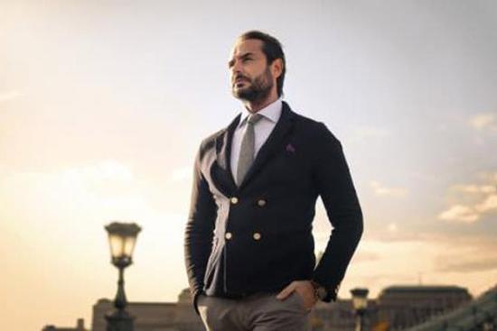 Đàn ông sinh ngày âm lịch này, bản lĩnh hơn người, gặt hái vô số thành công