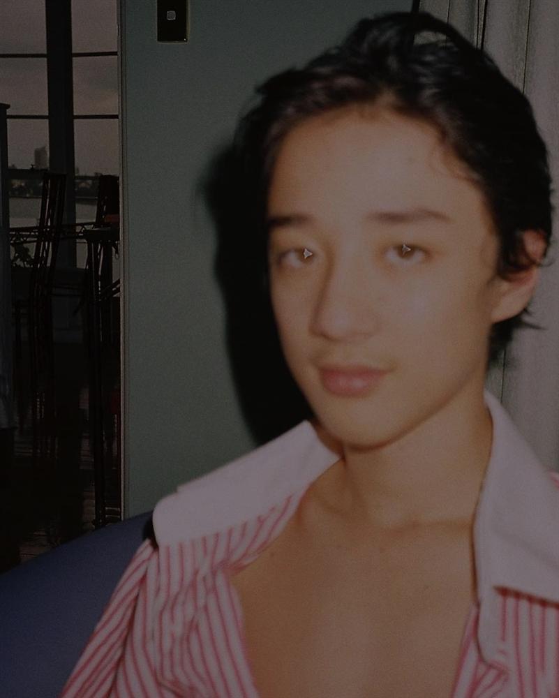 Cậu bé triệu đô trong phim Thành Long đẹp như nam thần sau 15 năm-1