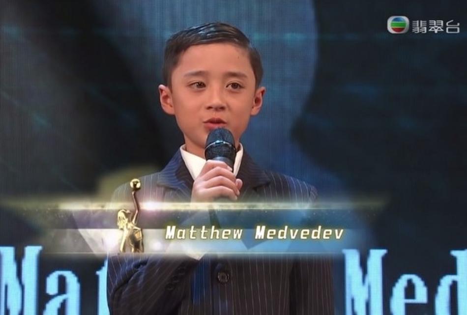 Cậu bé triệu đô trong phim Thành Long đẹp như nam thần sau 15 năm-9