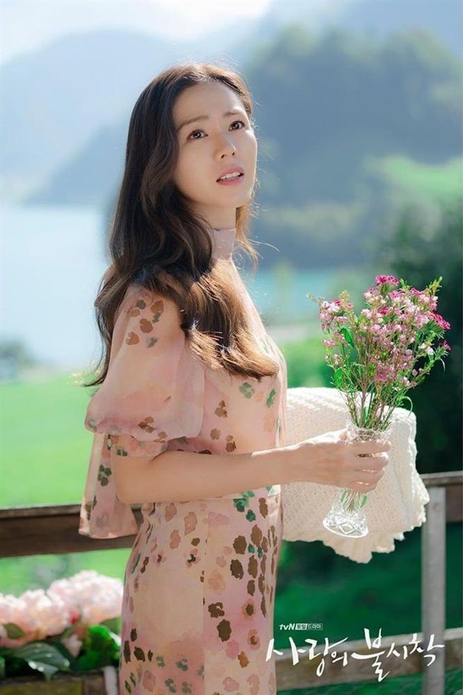 Hyun Bin nói về Son Ye Jin: Lần đầu gặp đã bị sự tinh tế của cô ấy chinh phục-27