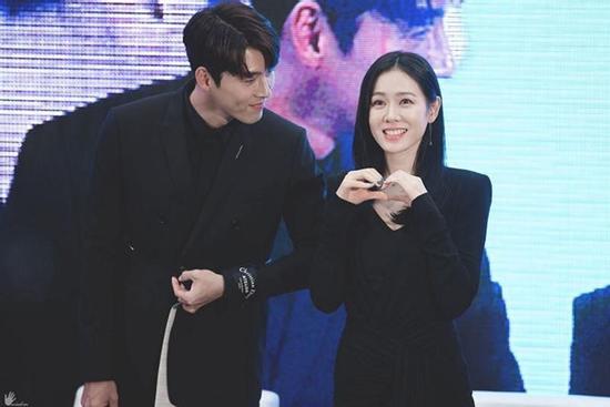 Hyun Bin nói về Son Ye Jin: 'Lần đầu gặp đã bị sự tinh tế của cô ấy chinh phục'