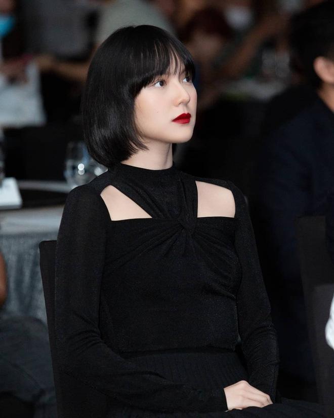 Đụng hàng outfit tuyền đen, Sam lấn át Hải Tú nhờ body 3 vòng nuột nà-7