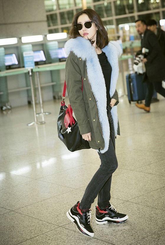 Son Ye Jin hạ đo ván Song Hye Kyo: Người biến sân bay thành sàn diễn, người ăn vận xuề xòa-6