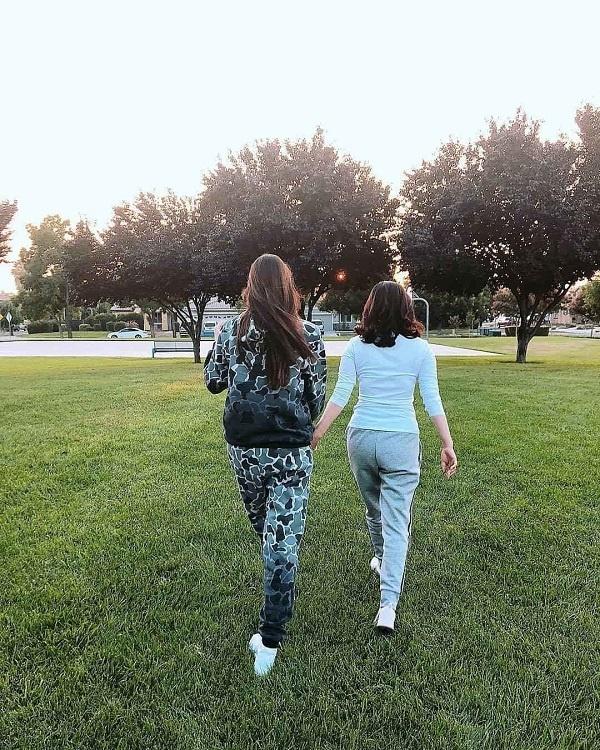 Mẹ Phạm Hương đẹp cỡ nào mà mạnh dạn đặt đầm dạ hội 10 triệu rồi bom hàng-7