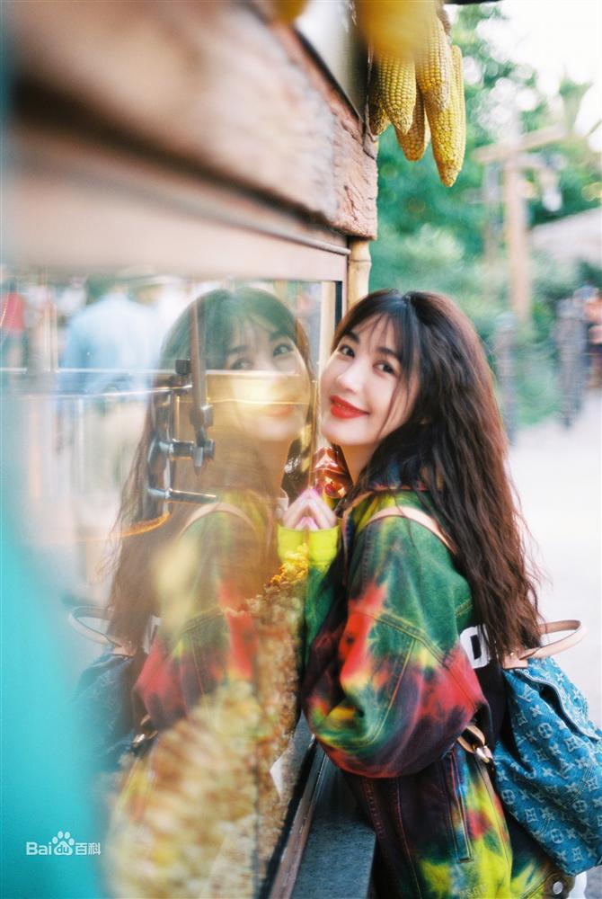 Nhan sắc Lý Phi Nhi: Người đẹp tố Angela Baby giật bồ-2