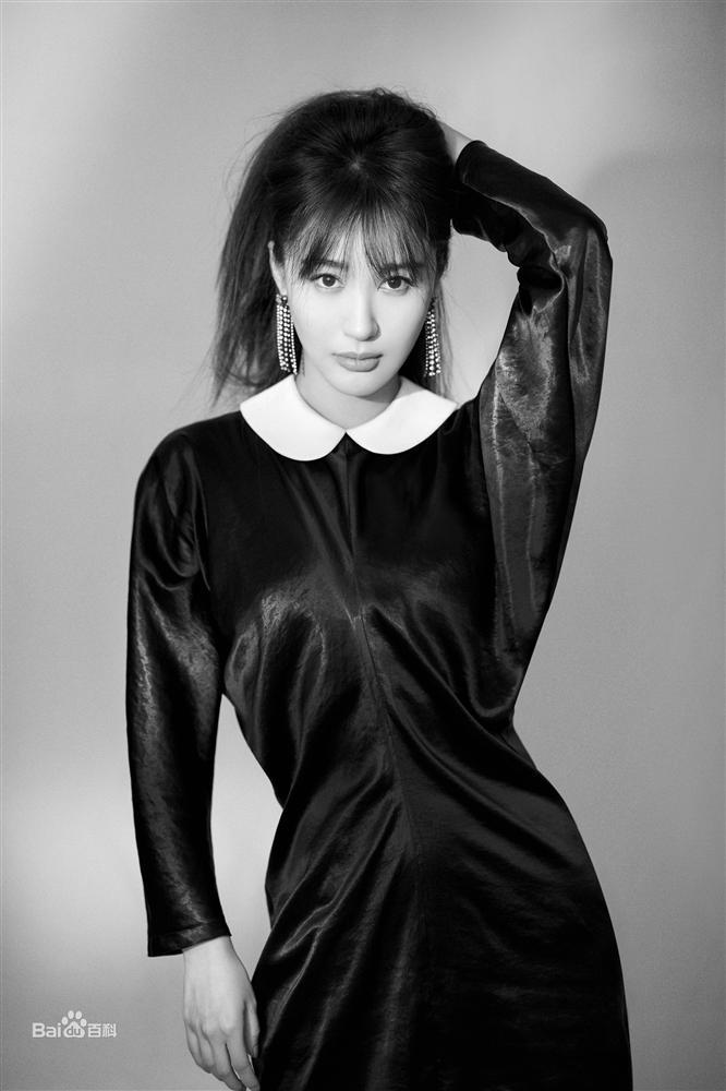 Nhan sắc Lý Phi Nhi: Người đẹp tố Angela Baby giật bồ-6