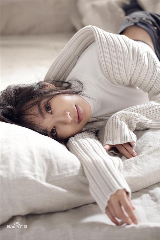 Nhan sắc Lý Phi Nhi: Người đẹp tố Angela Baby giật bồ-8