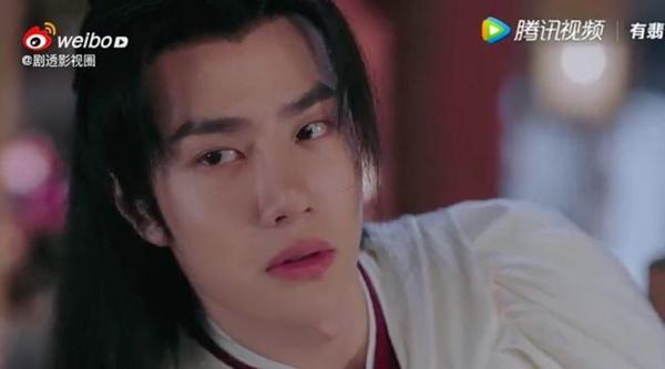 Triệu Lệ Dĩnh chủ động hôn môi Vương Nhất Bác, netizen náo loạn vì quá ngọt-4