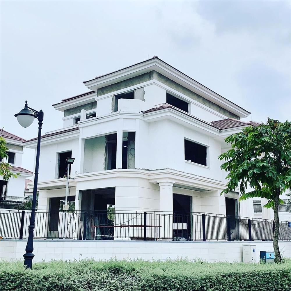 Sau ly hôn, chồng cũ Lệ Quyên tậu biệt thự sang chảnh hơn vợ-2