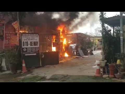 Cháy lớn lán gửi xe gần chung cư Xa La - Hà Đông-1